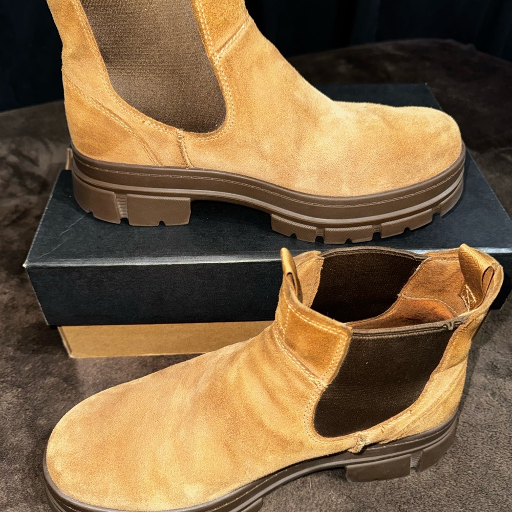 UGG Men's Skyview Brown Suede Chelsea Boots - Picture 5 of 7